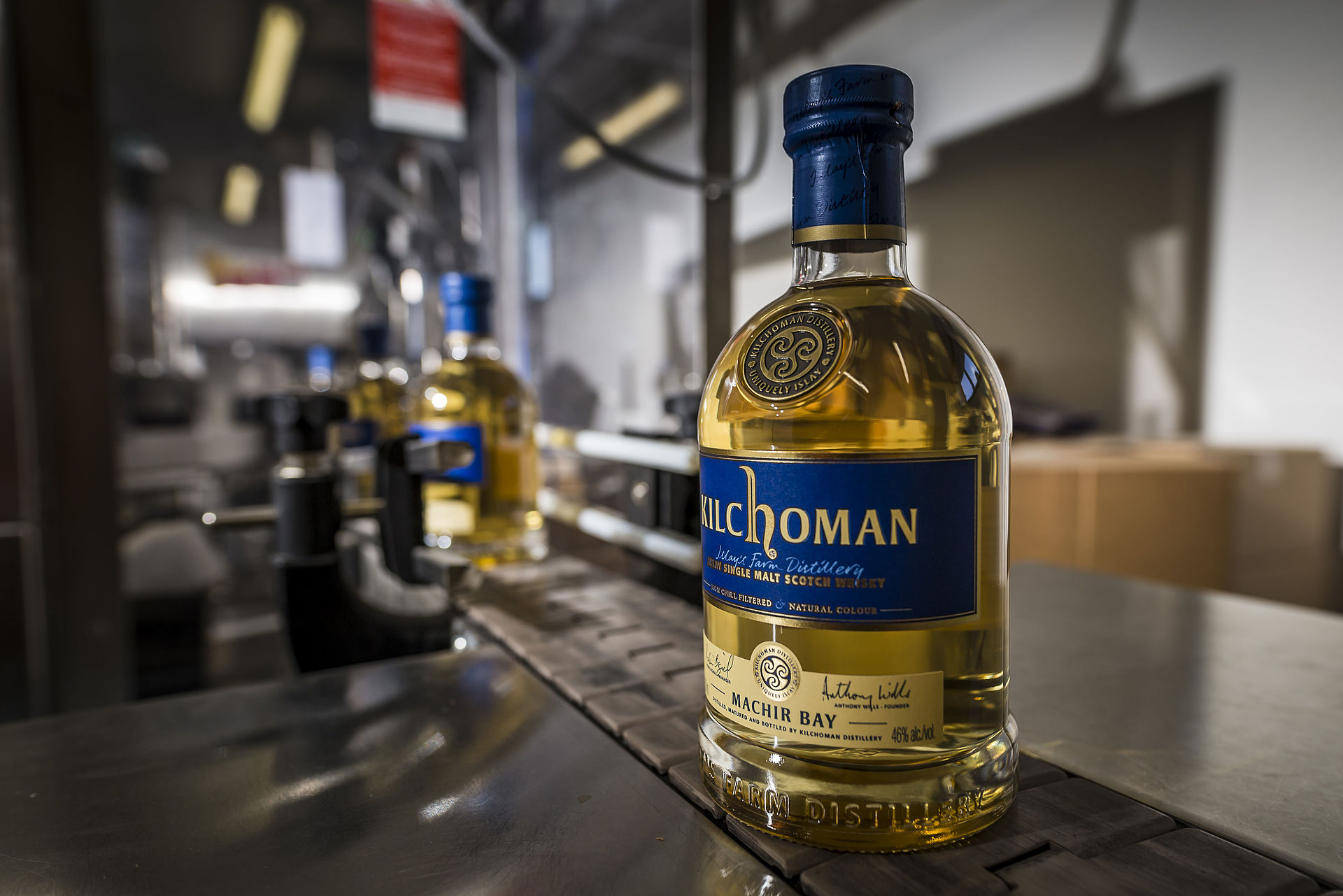 Eine Flasche des Whiskys Kilchoman Machir Bay.